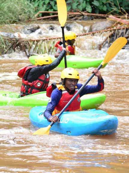 Kayaking with snapshot tours and safaris